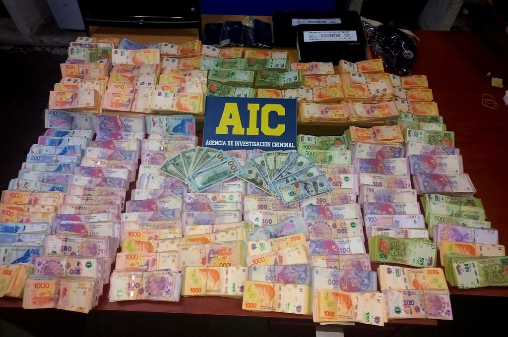 En la vivienda se halló una millonaria suma de dinero. Prensa AIC