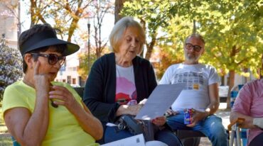 'Hilando Palabras' es un taller de escritura y lectura en el que se leen a escritoras con la intención de reivindicar las voces de las que escriben y que escribieron.