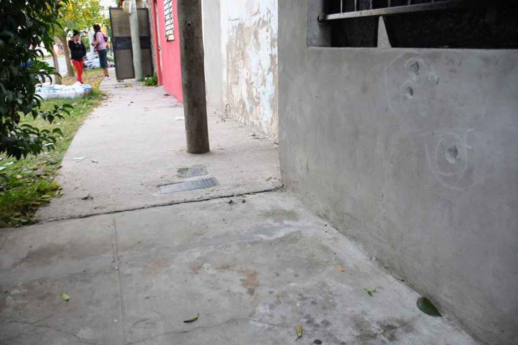 Quedaron impactos de bala en el frente de una casa. Marcelo Manera.