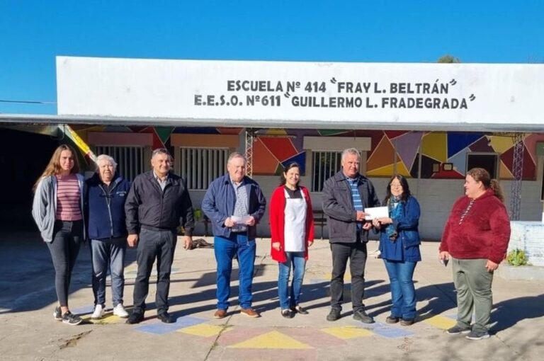 Las autoridades recorrieron la Escuela Primaria N° 414 "Fray L. Beltrán" y la secundaria E.E.S.O. N° 611 Guillermo L. Frafegrada" donde fueron recibidos por las directoras de la Lucía Chaves y la directora Cintia Cejas Gentileza