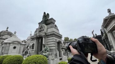 El cementerio El Salvador está inspirado en los cementerios monumentales del Siglo XIX y como tal