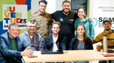 Lo acompañaron en la realización de la obra los actores Gabriel Marinucci y Gretel Payer