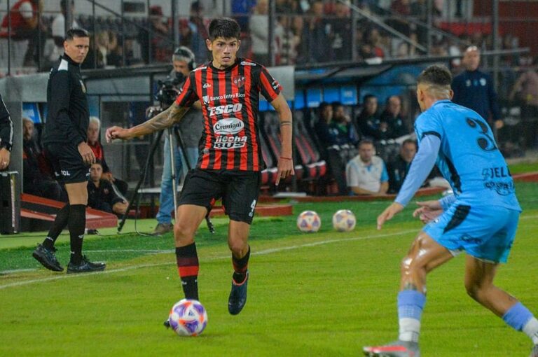Gabriel Díaz tuvo su estreno en la banda derecha de la defensa