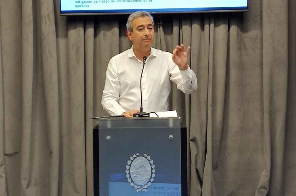 El intendente de Rosario brindó una conferencia de prensa este martes. Gentileza: Cadena 3.