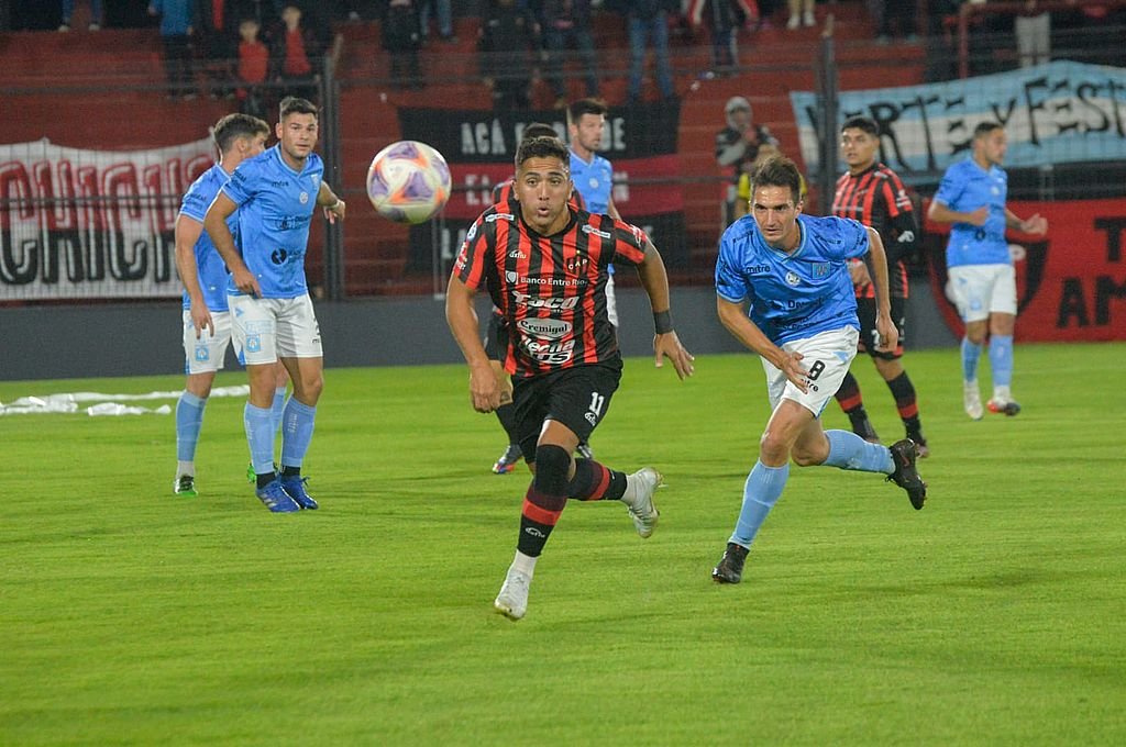 Facundo Cobos habló del presente del equipo y el reclamo del plantel anterior.