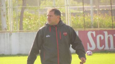 Walter Otta se lamenta los cambios del equipo y aseguró: 'El miércoles va aparecer el equipo'.
