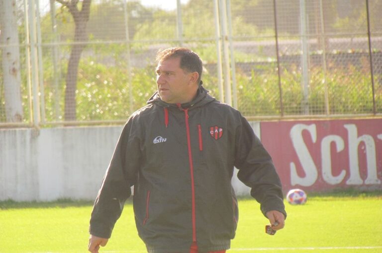 Walter Otta se lamenta los cambios del equipo y aseguró: 'El miércoles va aparecer el equipo'.