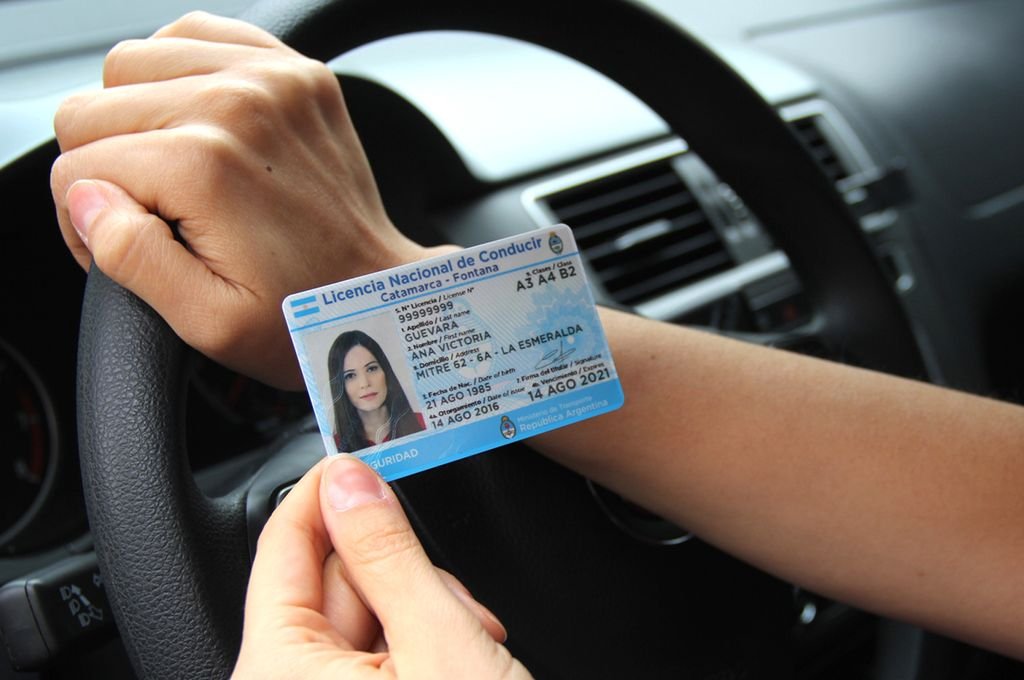 "Mi primera licencia" se enmarca en el plan de seguridad vial Quién Pierde? y tiene como objetivo brindar a los jóvenes las herramientas necesarias para desempeñar una conducta responsable en el tránsito de la ciudad. Gentileza