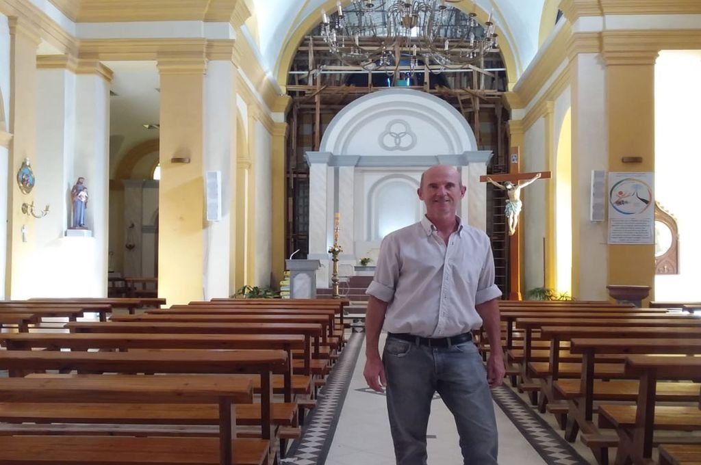 Hugo Cornaló brindó detalles de las remodelaciones que se están realizando en la parroquia Santa Rosa.