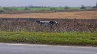 El coche quedó a la vera de la ruta. Gentileza.