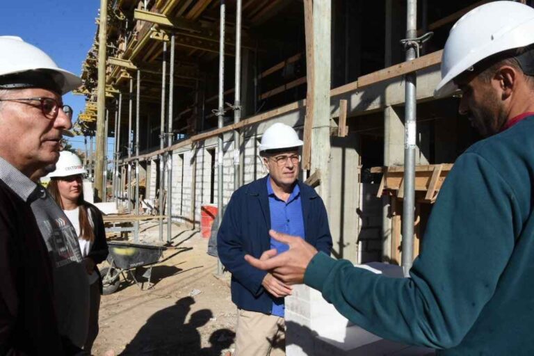 Castellano supervisó el avance de obras de nuevas viviendas en el barrio San José. Gentileza: Gustavo Conti.