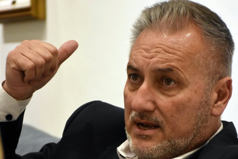 Lewandowski (completa fórmula con la ministra Silvina Frana