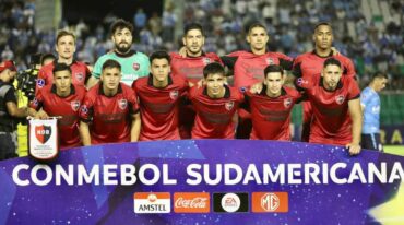 La formación inicial rojinegra que ganó en Santa Cruz de la Sierra. Gentileza: prensa Newell's Old Boys.