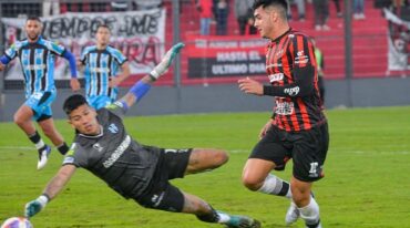 El gol de Alambre Sosa ante Almagro.  Prensa Patronato