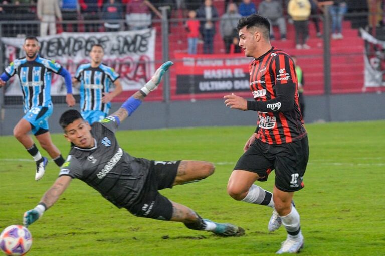 El gol de Alambre Sosa ante Almagro.  Prensa Patronato