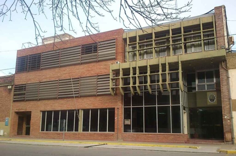 Persiste el conflicto entre el Ejecutivo de Rufino y sus empleados. Archivo.