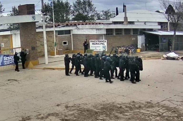 El conflicto se generó en las afueras del área de maestranza municipal de Las Rosas. Captura de video