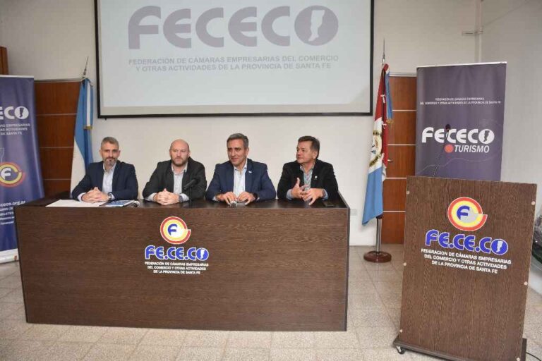 Las autoridades de Fececo junto al diputado Oscar "Cachi" Martínez. Guillermo Di Salvatore.