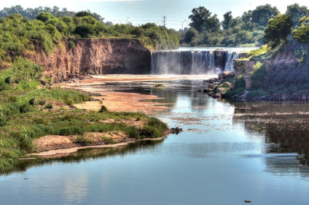 Los trabajos en la cascada del arroyo Saladillo se postergan por un retraso en aportes. Archivo.