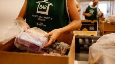 El Banco de Alimentos Rosario es una organización social sin fines de lucro dedicada a disminuir las cifras de desperdicio de alimentos y los índices de inseguridad alimentaria en nuestro país. Gentileza
