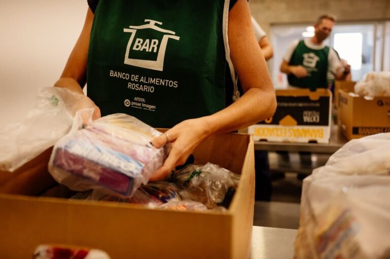 El Banco de Alimentos Rosario es una organización social sin fines de lucro dedicada a disminuir las cifras de desperdicio de alimentos y los índices de inseguridad alimentaria en nuestro país. Gentileza