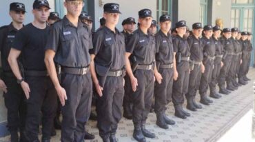 El éxodo entre los efectivos policiales es más acentuado que entre doctores. Archivo.