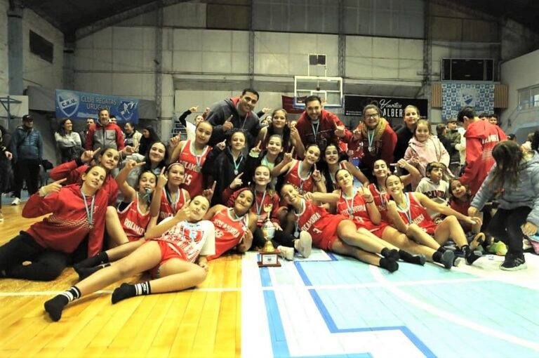 Las chicas de Rocamora ganaron de punta a punta el torneo.