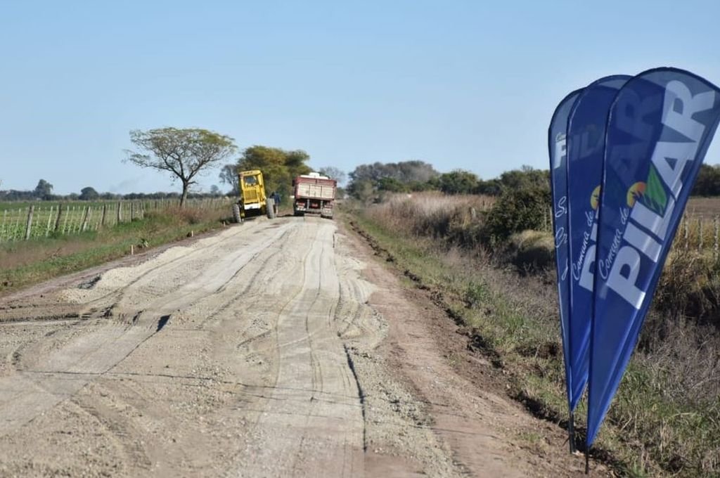 La zona por donde pasa la Ruta Provincial Nº 67-S es altamente productiva. Hay gran cantidad de tambos