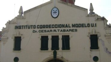 Los aparatos y accesorios estaban disimulados dentro de dos bolsas negras de nylon embaladas y encintadas. Gentileza