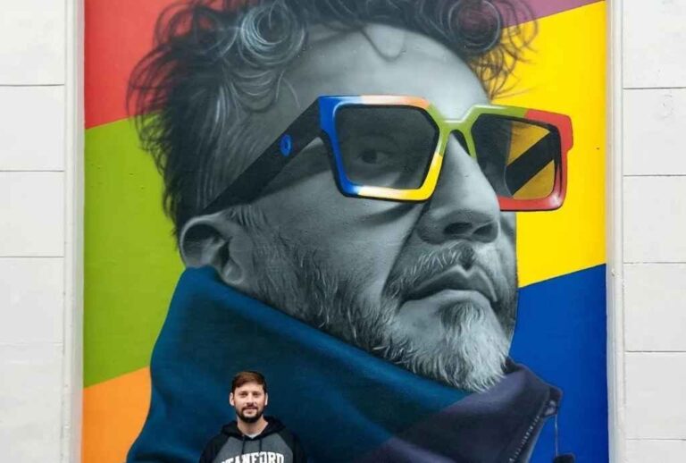 El retrato muestra a un Fito con sus gafas características pintadas de varios colores. Gentileza.