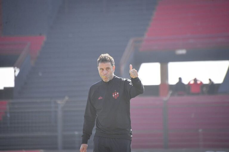 Rodolfo De Paoli tendrá su primera prueba al mando del equipo fuera de Paraná.