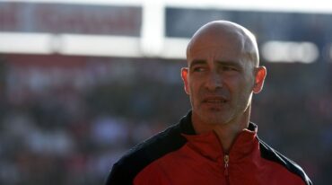 La noticia sorprendió a todos este domingo por la mañana. El entrenador se va luego de 6 partidos invictos y la gran victoria ante Independiente este sábado. Gentileza