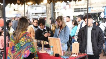 Cabe recordar que los "Festejos Barriales" despliegan su grilla cada fin de semana con una variada gama de espectáculos y actividades lúdico-recreativas gratuitas y para todo público. Gentileza