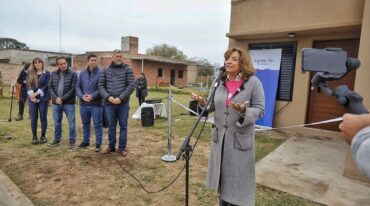 La ministra Frana encabezó la entrega de viviendas en San Jerónimo del Sauce. Gentileza