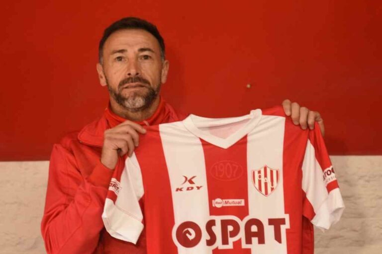 Cristian González fue presentado como entrenador del primer equipo rojiblanco. Mauricio Garín.