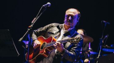 Un cierre luego de medio siglo de canciones tenía que terminar con la canción más emblemática. Y Roos explicó que intentaron cerrar una retirada con otros temas
