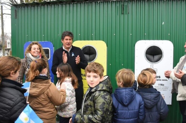 El parque contiene árboles de naranja