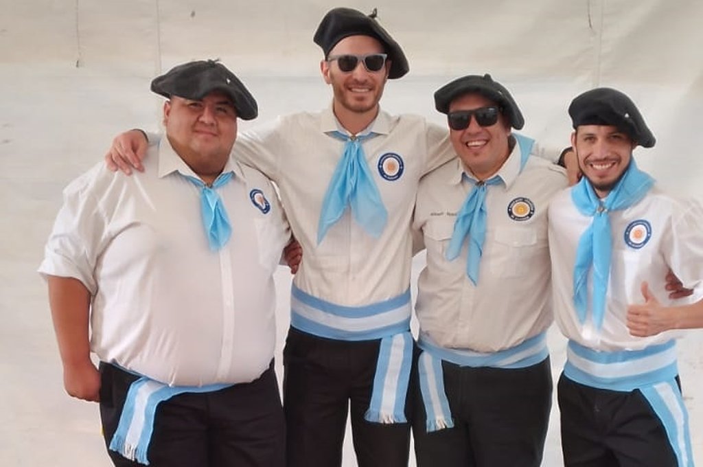 Muchaaaachos... El equipo argentino buscará otro gran desempeño en el Panamericano de Asadores. No falta la presencia santafesina. gentileza