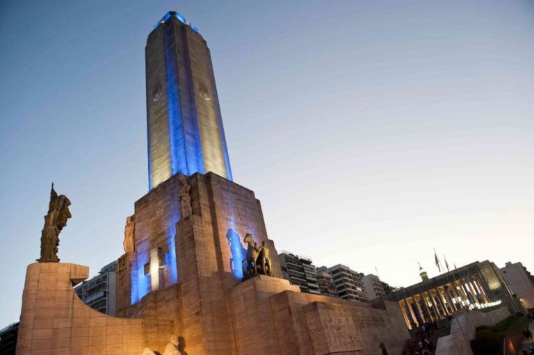 Ni las instalaciones del Monumento Nacional a la Bandera se salvaron de la ola delictiva de hurtos. Archivo.