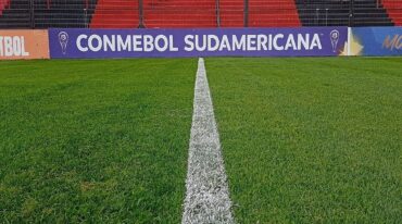 El Estadio Grella ya luce la cartelera de la CONMEBOL Sudamericana.  Prensa Patronato