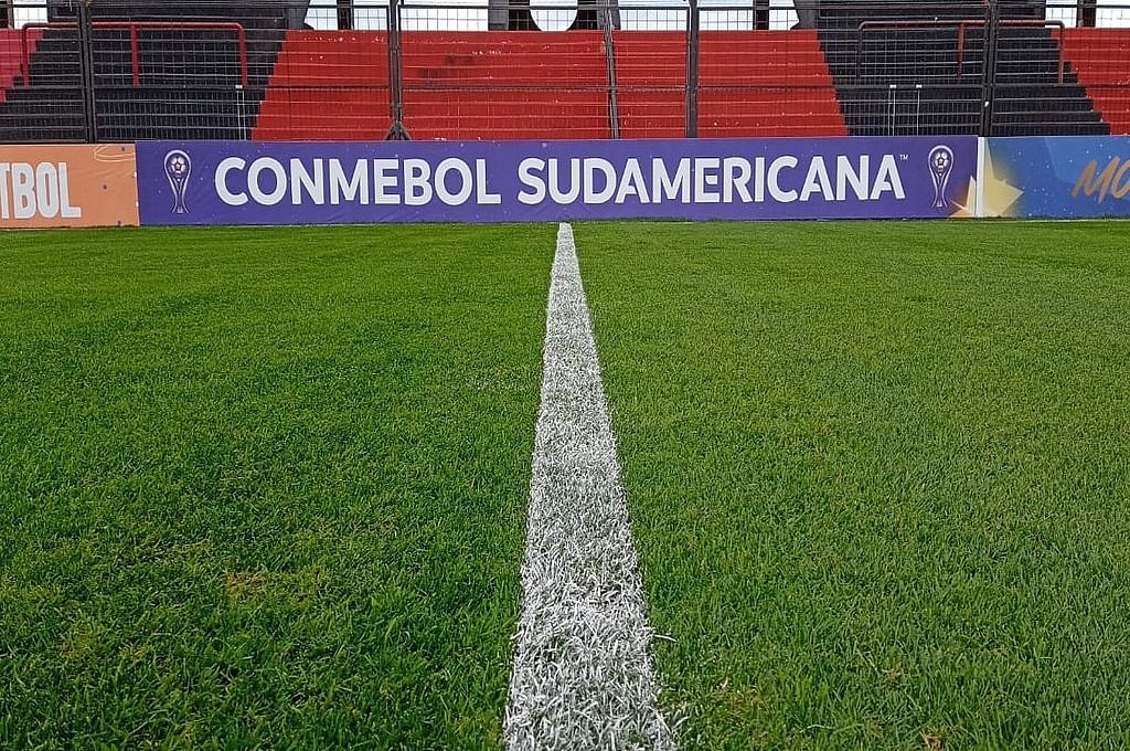 El Estadio Grella ya luce la cartelera de la CONMEBOL Sudamericana.  Prensa Patronato