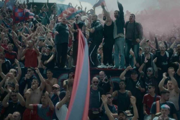 El negociado y submundo de las barrabravas en el fútbol argentino es recogido en una nueva producción. Gentileza.