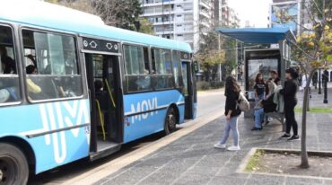 El funcionamiento para ambos servicios (gratuitos) será dentro del rango horario comprendido entre las 7 y las 23:30 hs para facilitar la movilidad de la ciudadanía y las autoridades de mesa a concurrir a los centros de votación. Quienes quieran utilizar las bicis públicas deberán inscribirse previamente al sistema