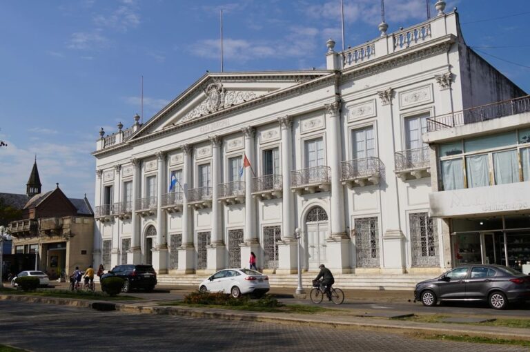 La interna del PJ la definirán Martín Franconi y Gabriel Albarracín. En tanto por Unidos para Cambiar Santa Fe estarán compitiendo en la interna la ex diputada nacional Ana Copes