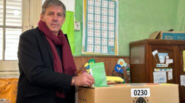 El momento de la votación de Jatón en Santa Fe. Fernando Nicola