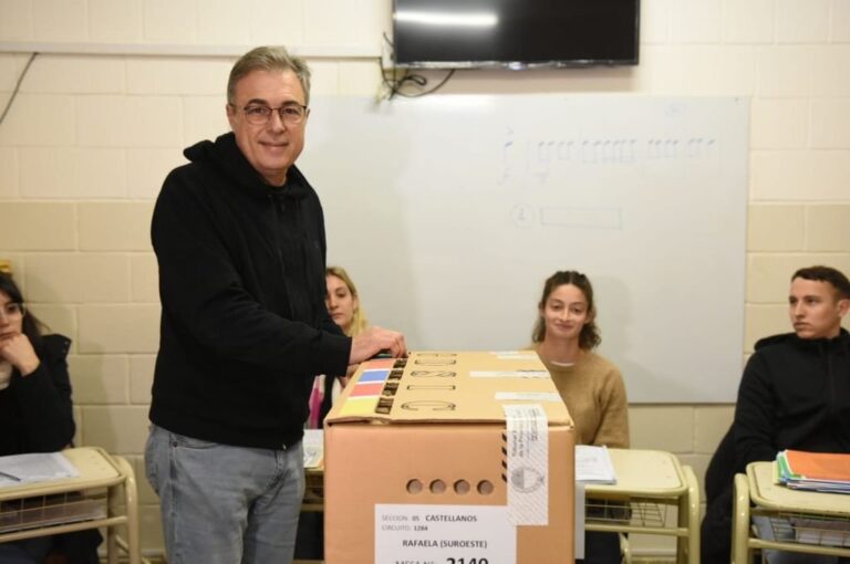 El actual mandatario expresó su agradecimiento 'a toda la gente que está trabajando hoy en cada una de las escuelas de la ciudad