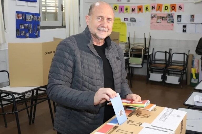 El gobernador Perotti votó en Rafaela. gentileza