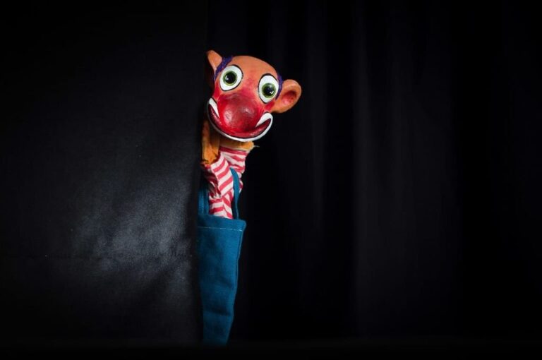 Artistas que se presentan en todos y cada uno de los rincones posibles para llegar a las infancias