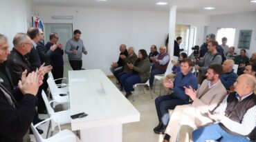 El ministro Costamagna entregó créditos por un monto total de  millones a productores agropecuarios. Gentileza
