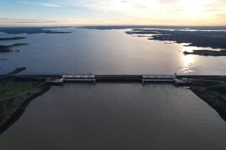Gracias a que el embalse del Lago estaba bastante bajo puede amortiguar las crecidas.